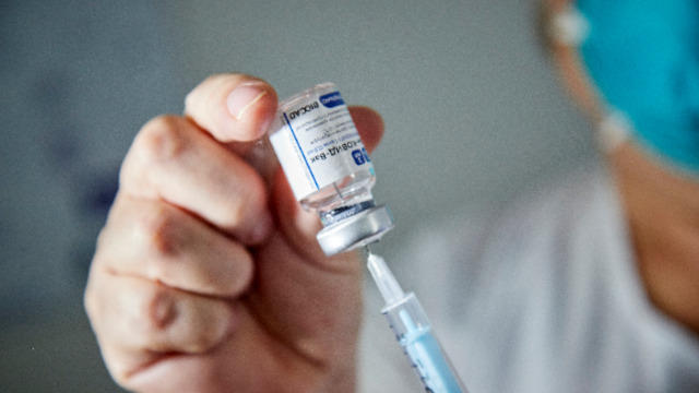 cbsn-fusion-russias-sputnik-v-covid-vaccine-faces-hurdles-as-scientists-and-foreign-regulators-raise-concern-over-the-shots-quality-safety-and-efficacy-thumbnail-720348-640x360.jpg 