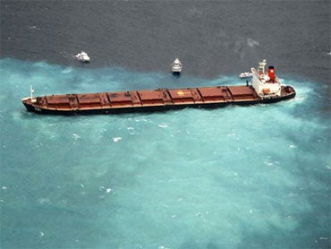 Oil Spill Threatens Great Barrier Reef - CBS News