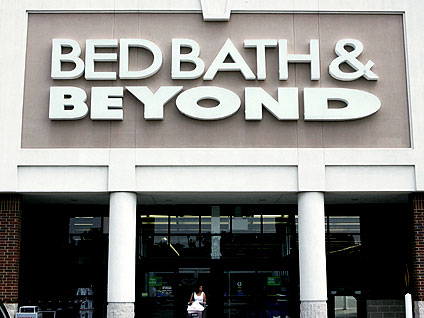 Bed Bath & Beyond's outlook sends stock plunging - CBS News