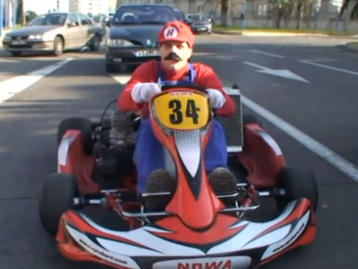 Mario Kart Prank Video Remi Gaillard Races Paris Streets Cbs News