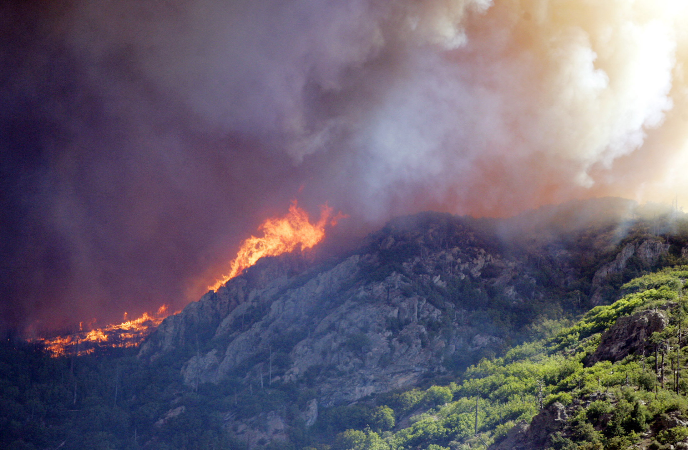Winds, high temperatures fuel Ariz. wildfires CBS News