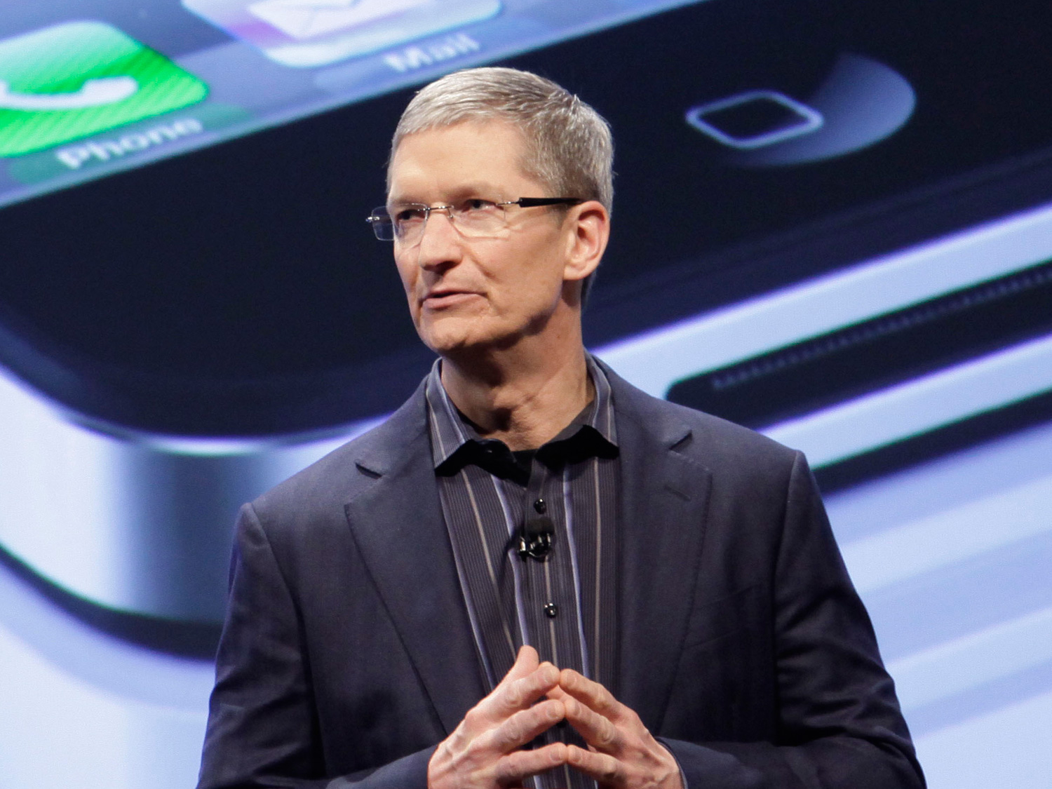 New Apple CEO faces first test in lost iPhone affair CBS News