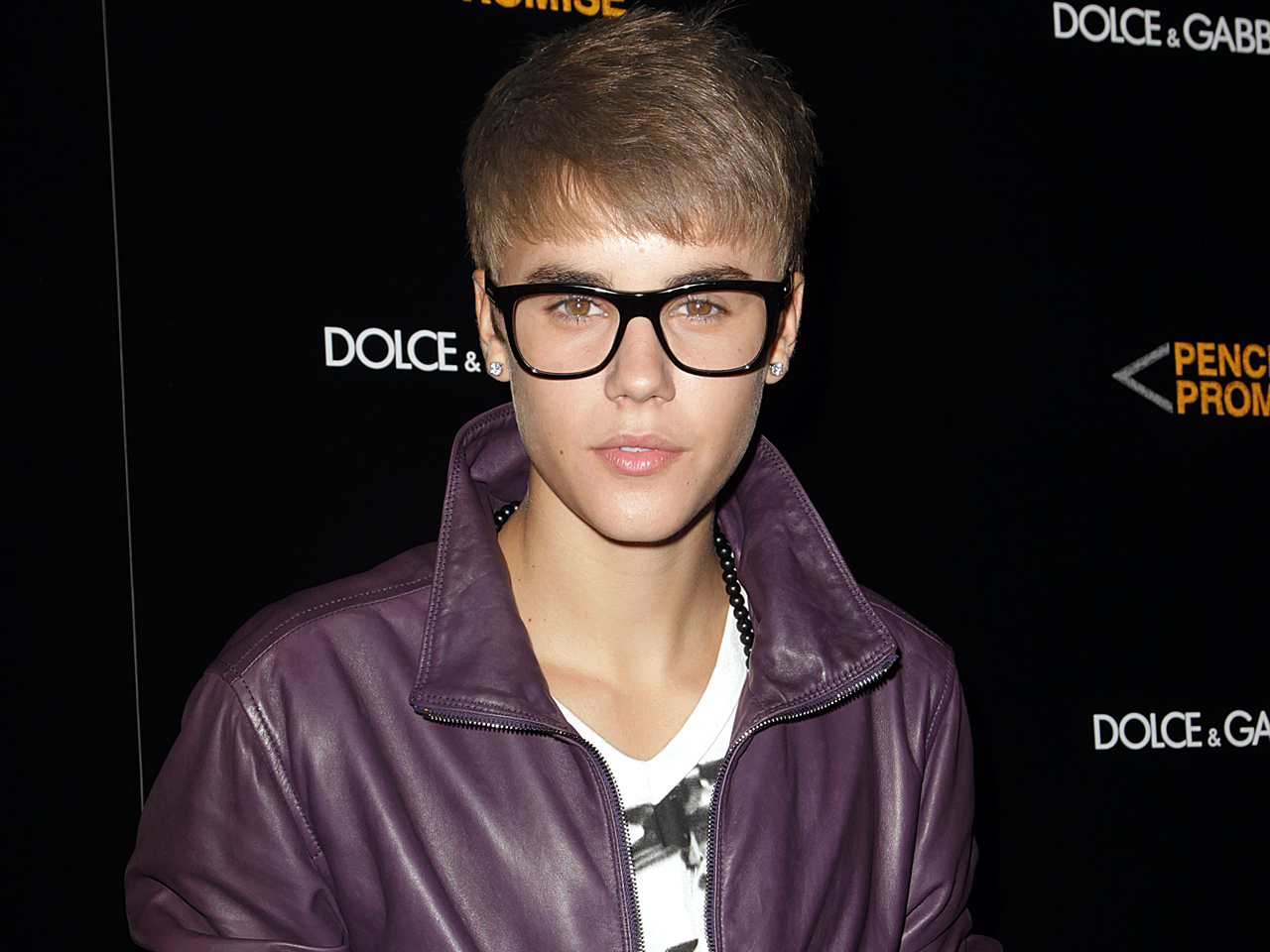 Justin Bieber's holiday album, "Under the Mistletoe," released - CBS News