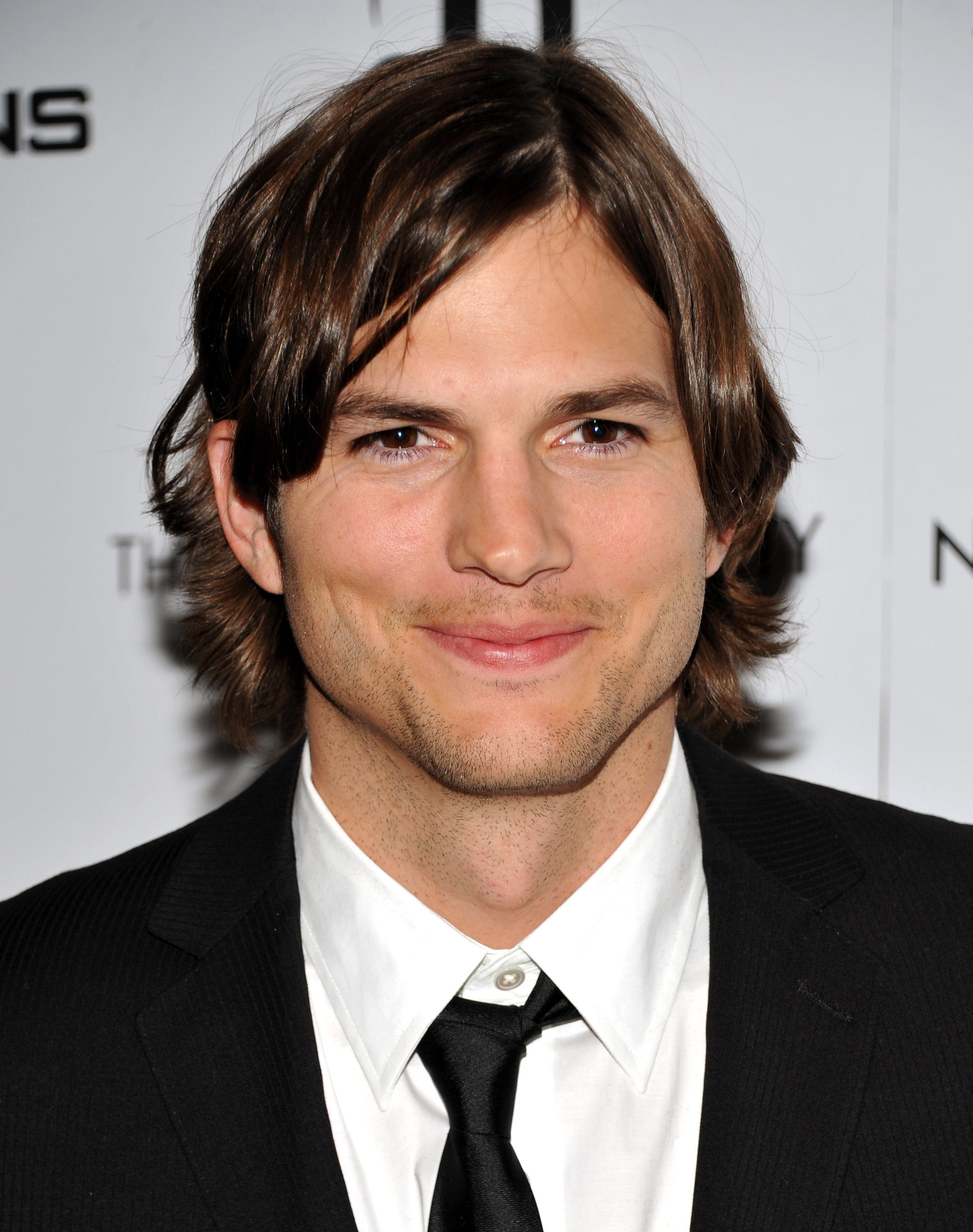 Ashton Kutcher acts as observer during Calif. child porn ...