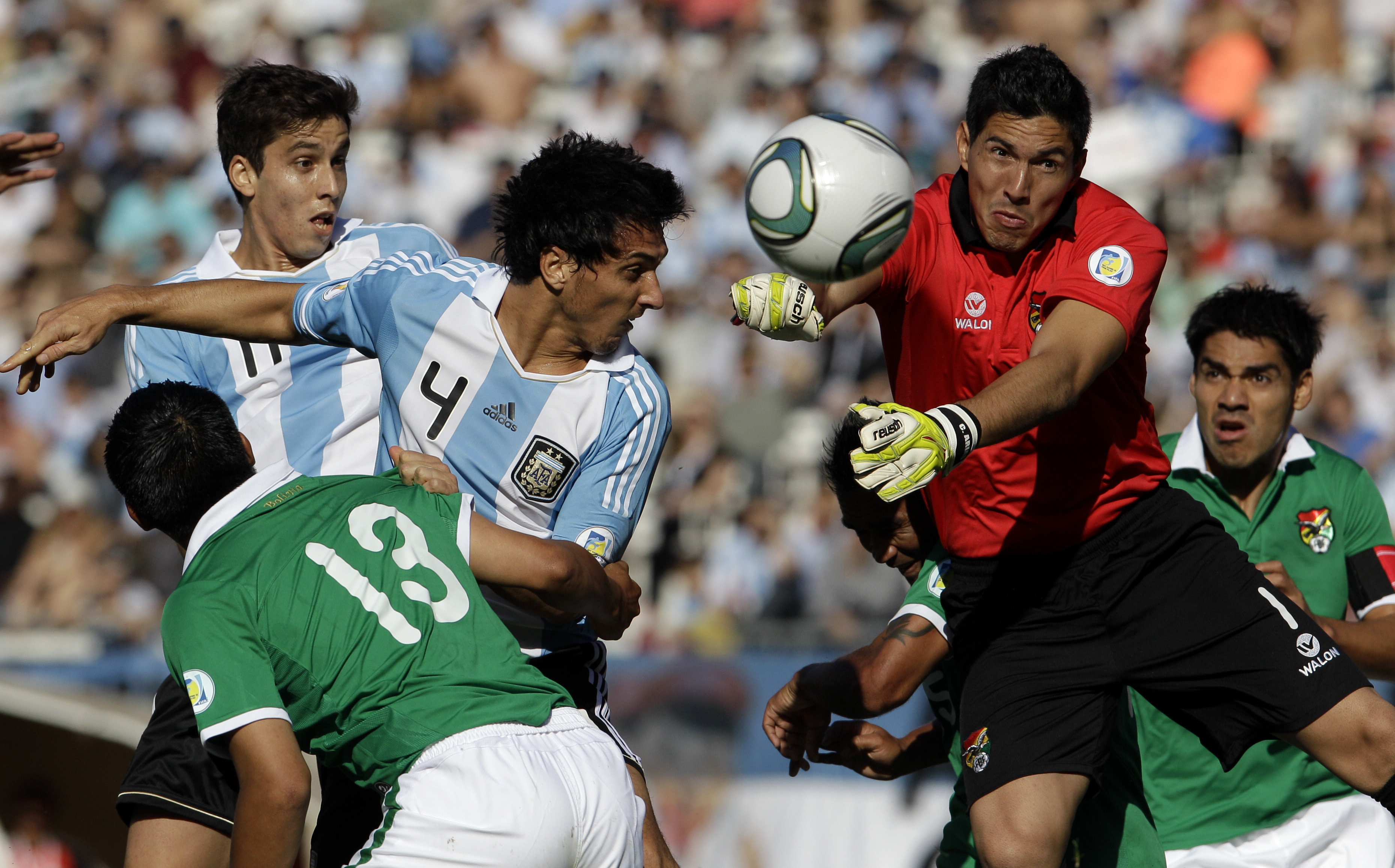 Soccer study ties "heading" to brain damage - CBS News