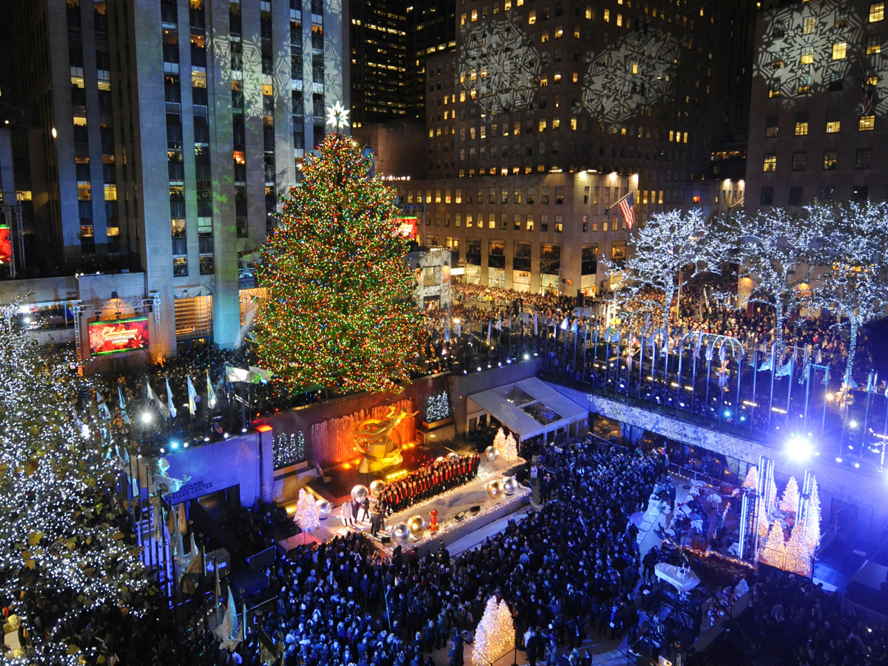 The Rockefeller Center Christmas tree lights up - CBS News