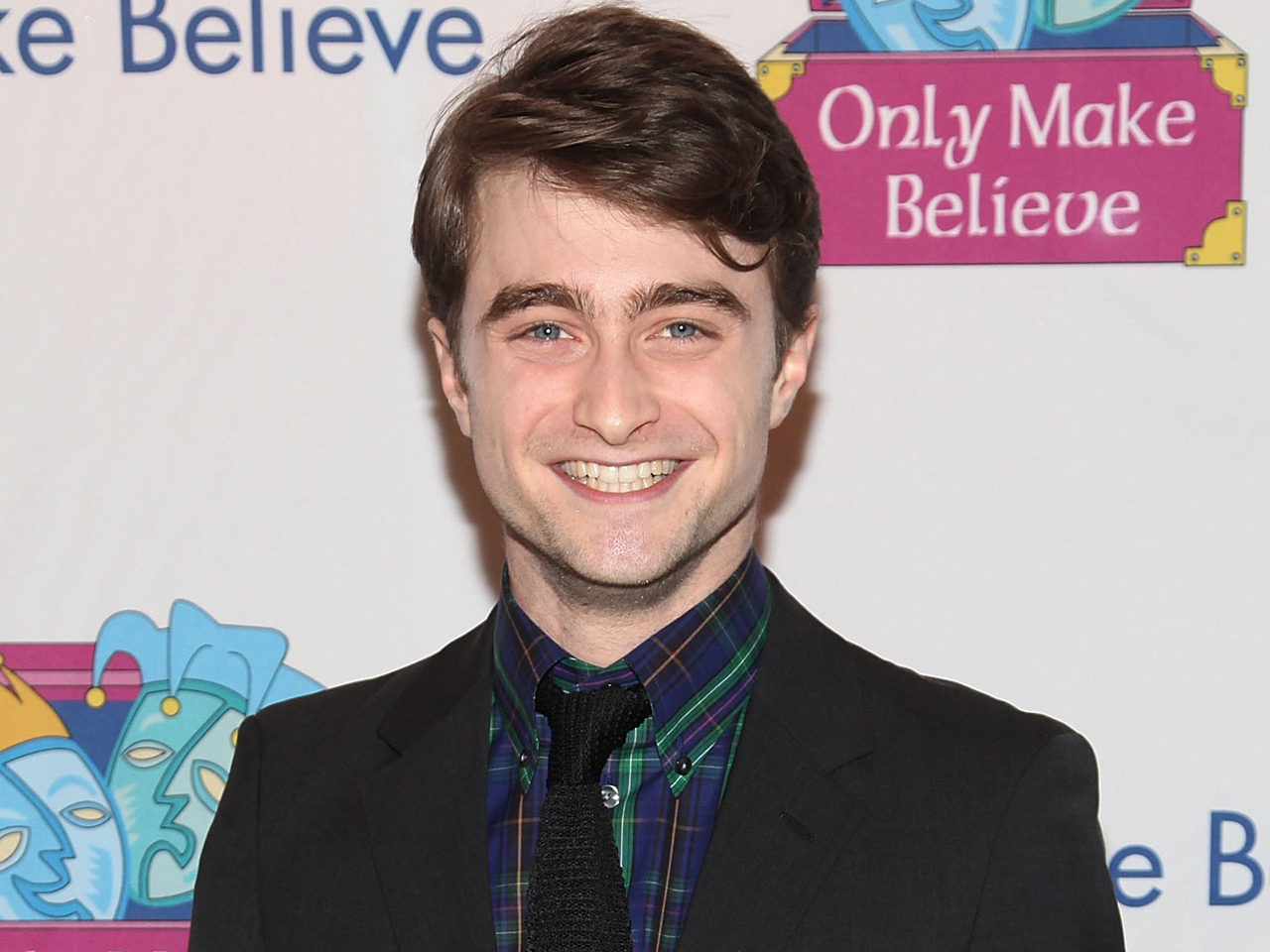 Daniel Radcliffe To Host Saturday Night Live Cbs News