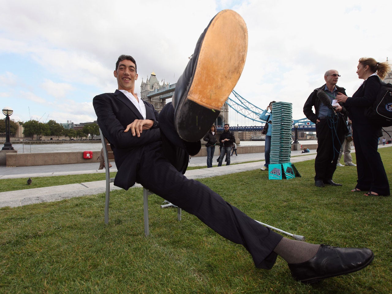 World s Tallest Man Sultan Kosen Stops Growing Photo 1 Pictures 