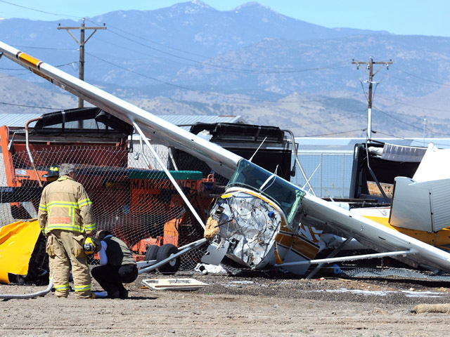 At least 2 dead in 2 small plane crashes in Colo. - CBS News