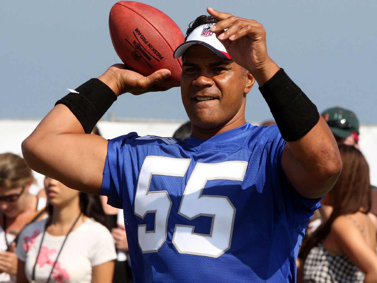 Junior Seau Found Dead In Apparent Suicide Cbs News