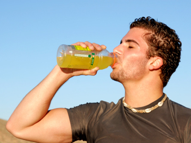 Study: Drinking energy and sports drinks like "bathing" teeth in acid - CBS News