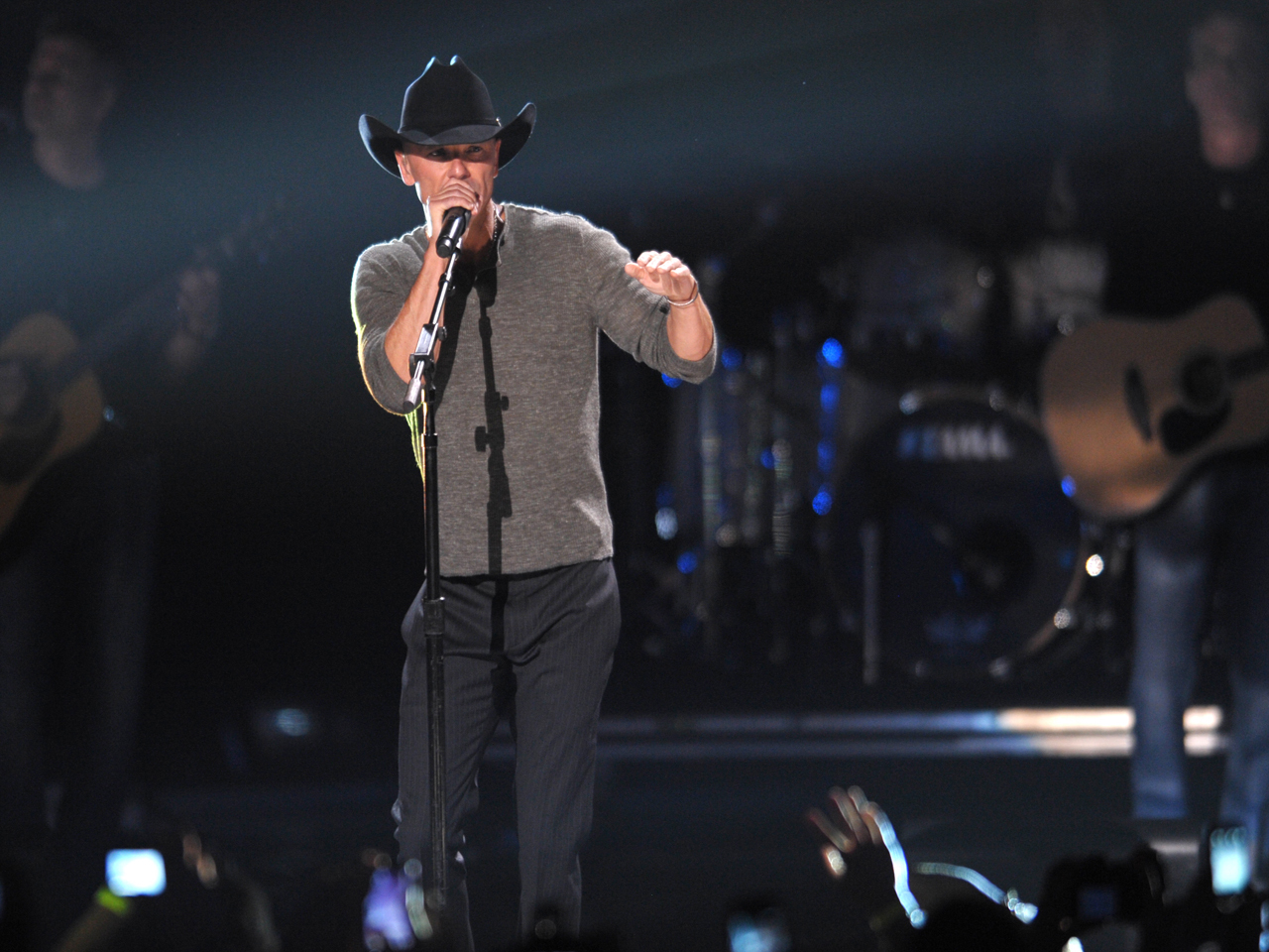 Kenny Chesney to stream concert live online - CBS News