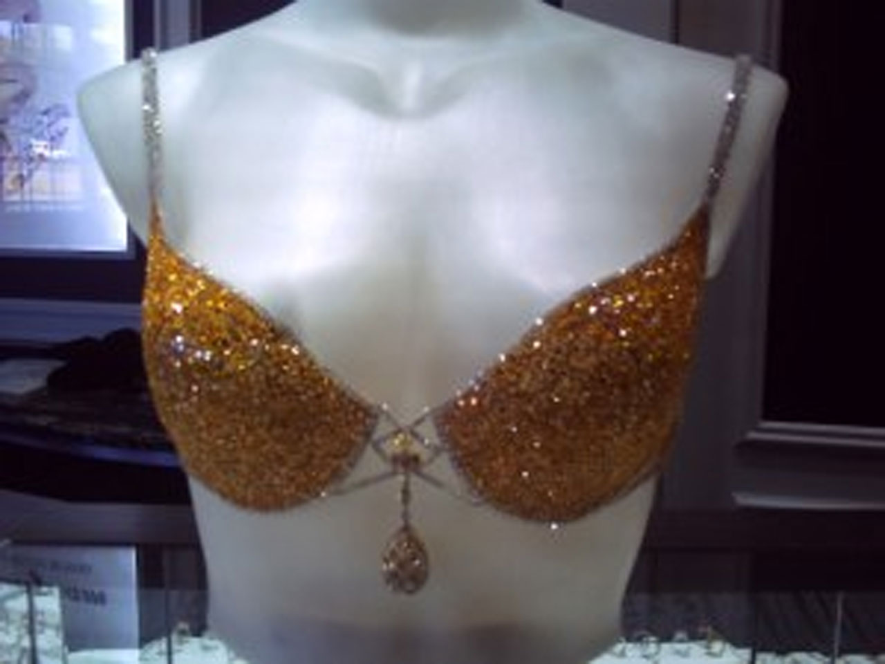 Mich. store selling $1M gold & diamond bra - CBS News1280 x 960