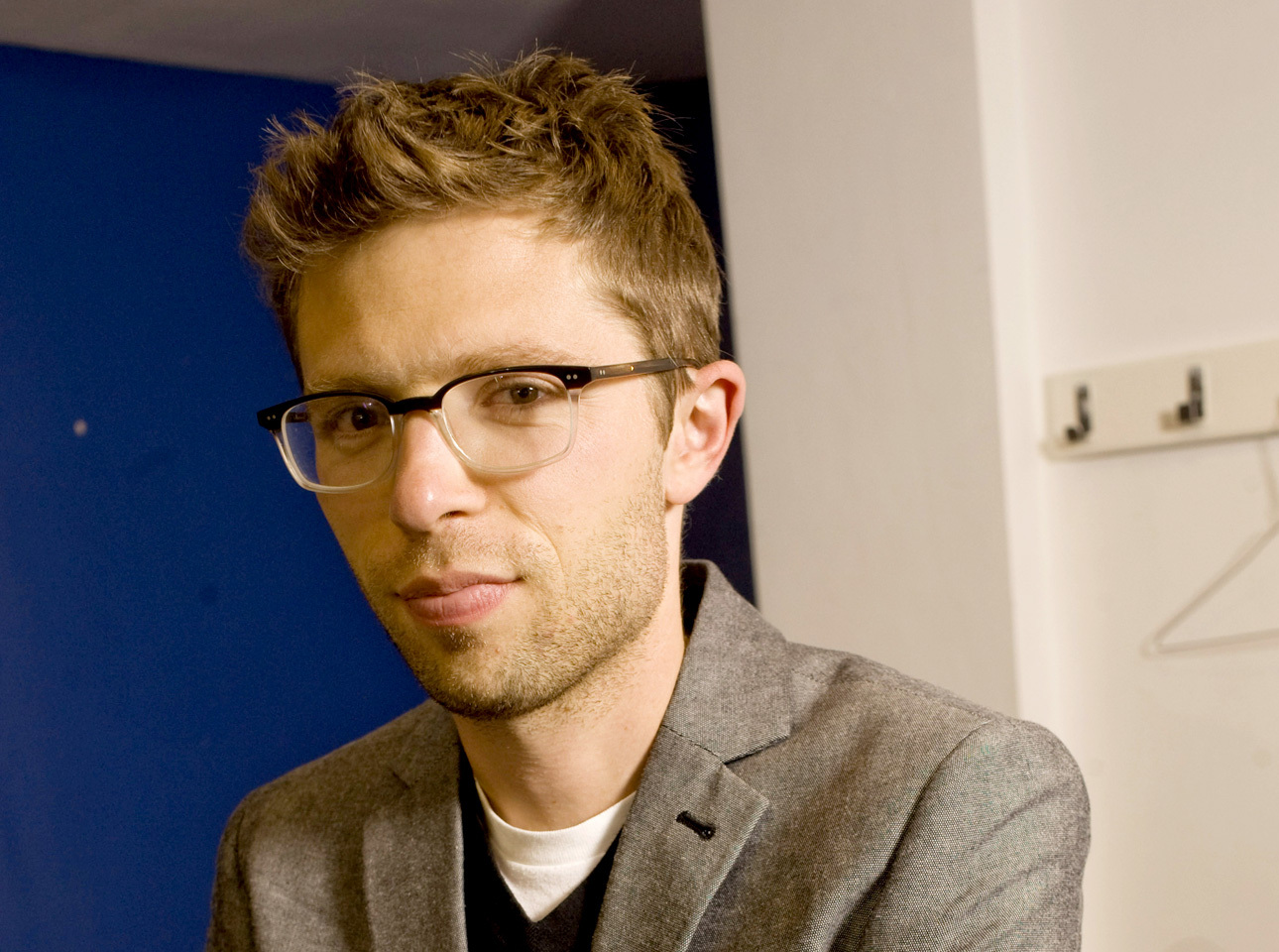 Jonah Lehrer admits to fake Bob Dylan quotes, resigns from New Yorker.