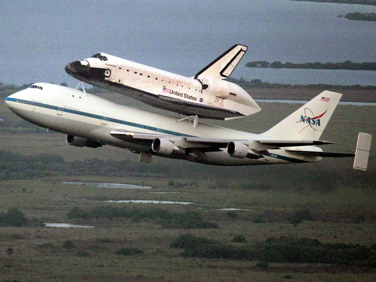 the endeavour space shuttle