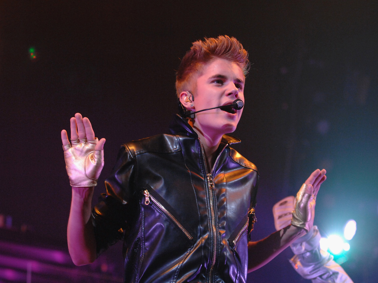 Justin Bieber gets sick twice on stage at concert in Arizona CBS News
