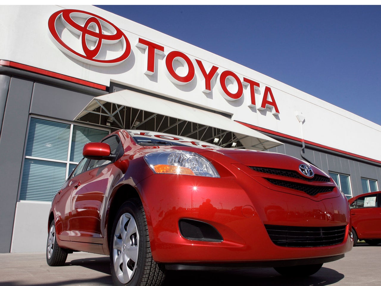 Mive Toyota Recall Due To Faulty Window Switch Cbs News Mive Toyota Recall Due To Faulty Window Switch