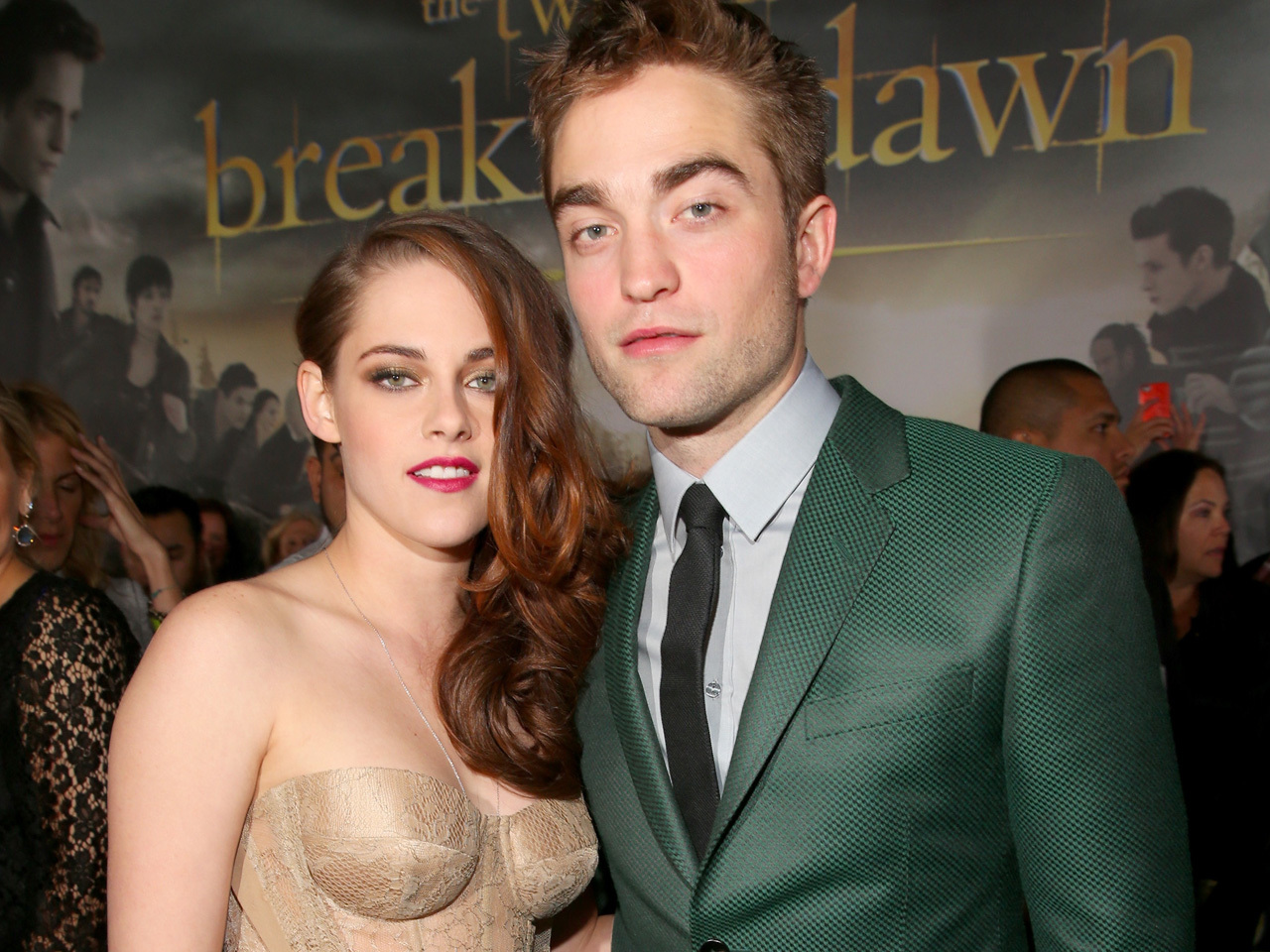 Kristen Stewart and Robert Pattinson step out at "Breaking Dawn