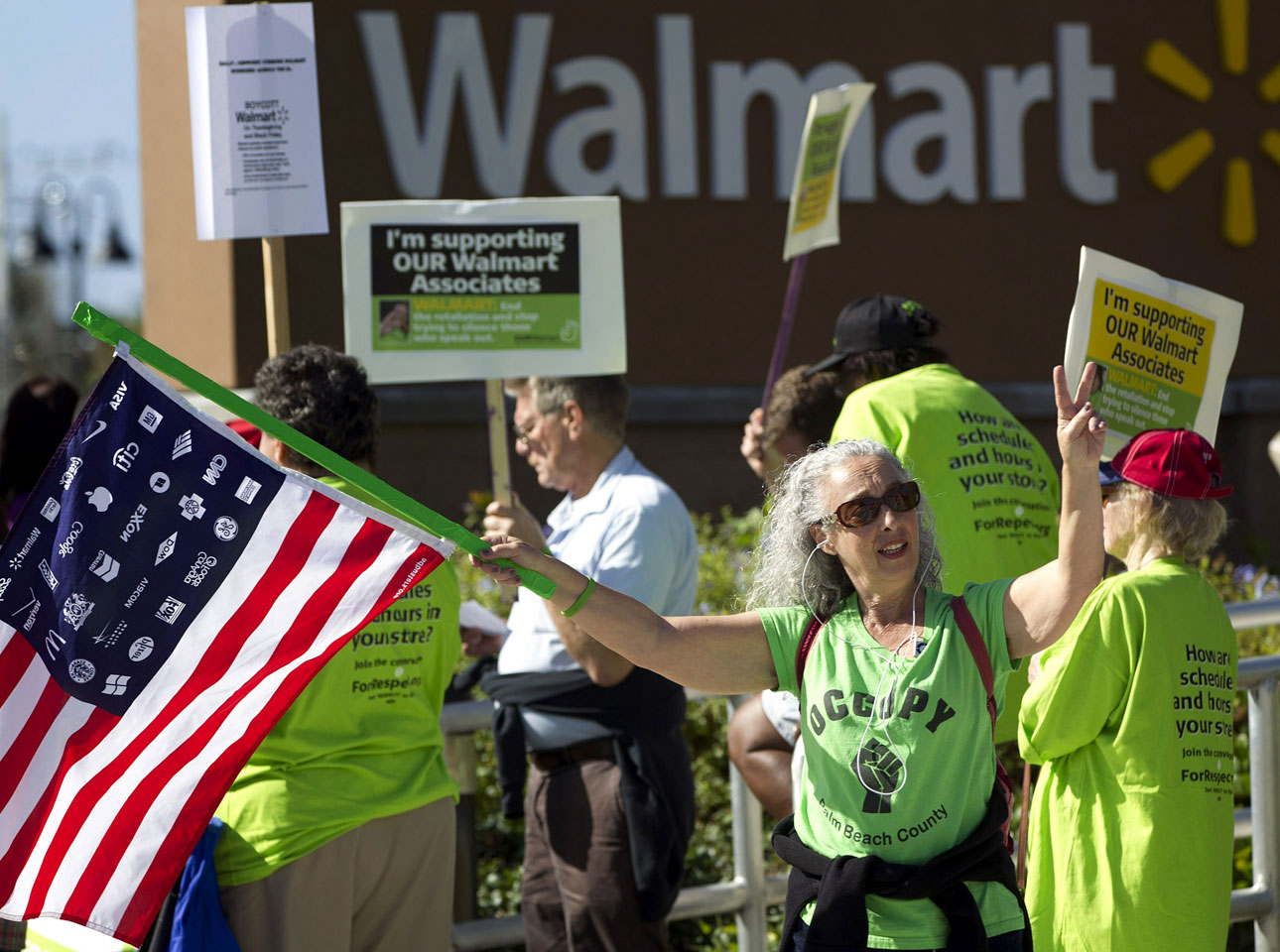 Walmart workers protest wages, benefits on Black Friday ...