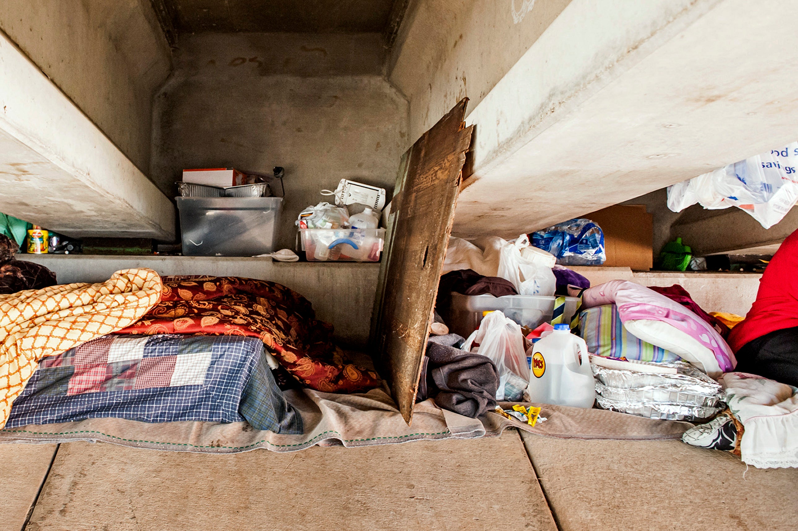 Homeless Boston man turns in moneyfilled backpack CBS News
