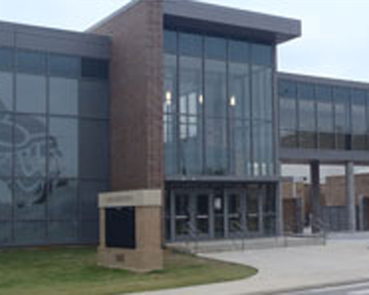 Gun report leads to school lockdown in Arlington, Texas CBS News