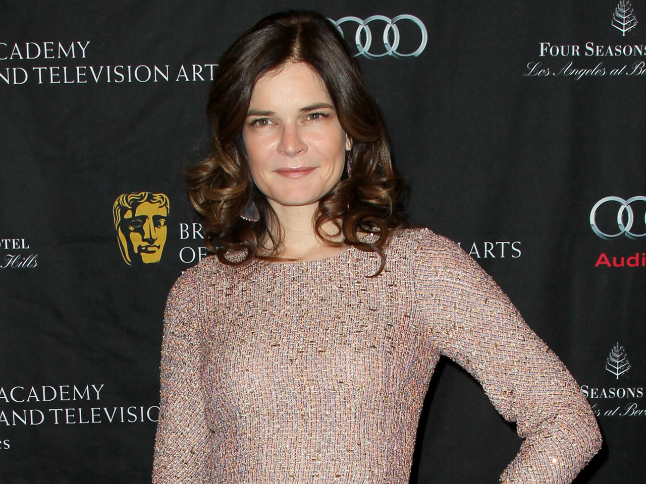 Betsy Brandt Of Breaking Bad To Play Michael J Foxs Wife On New 