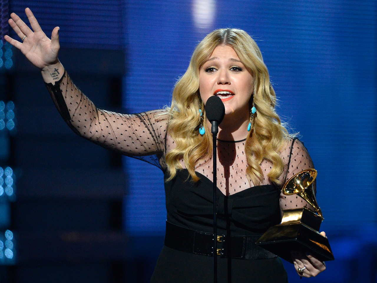Grammys 13 Who S Miguel Kelly Clarkson Now Knows Cbs News