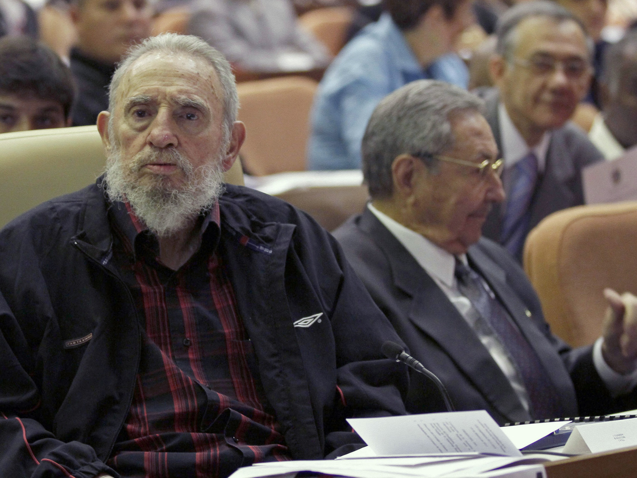 Fidel Castro Makes Rare Political Appearance Cbs News