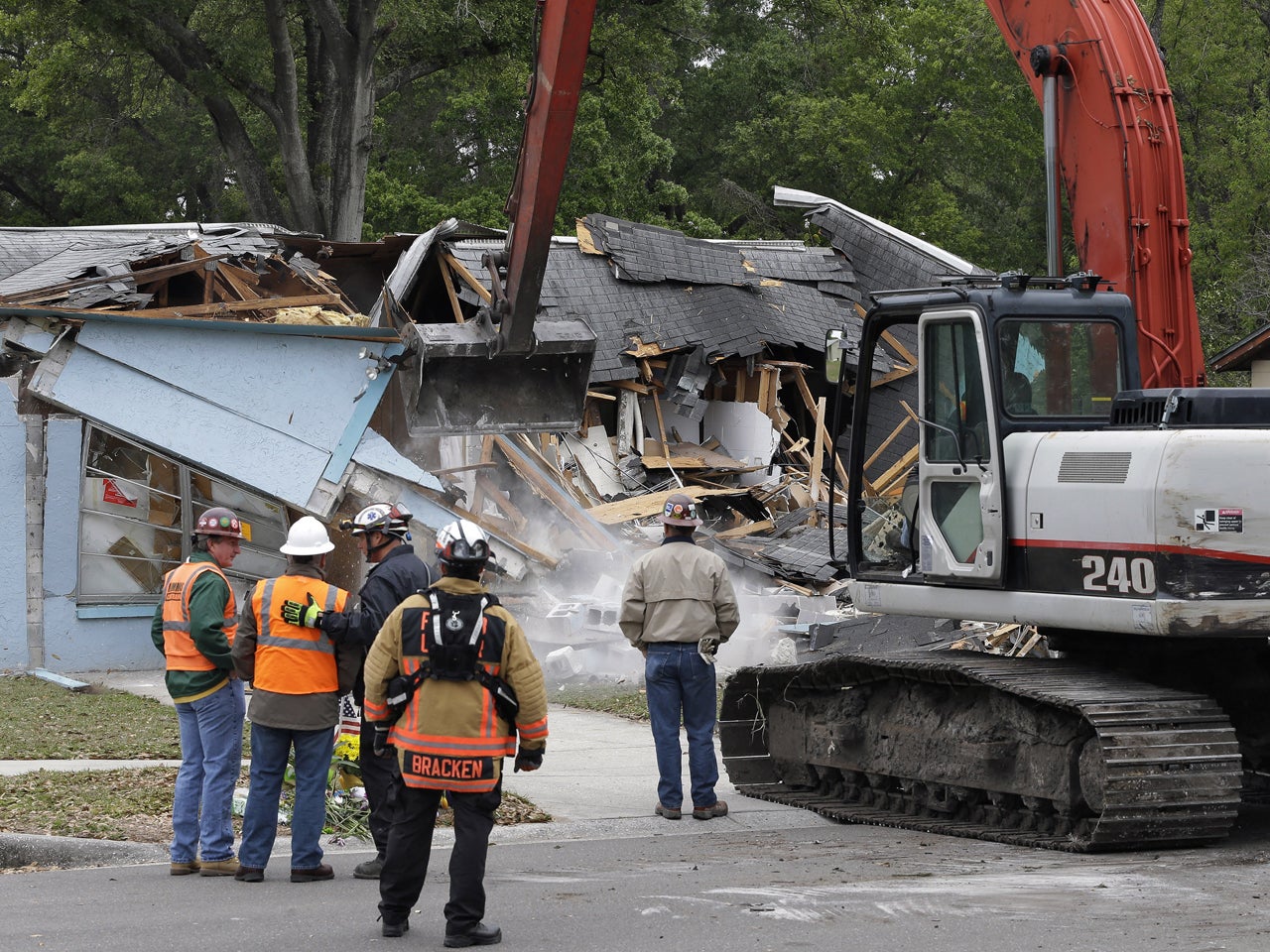 Seffner sinkhole update Half of home over deadly Fla. sinkhole