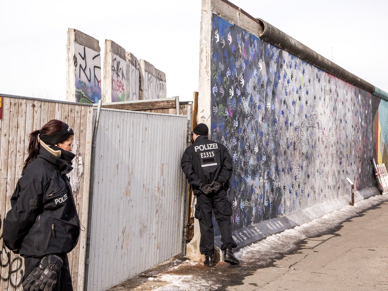 Despite protests, more of the Berlin Wall torn down - CBS News