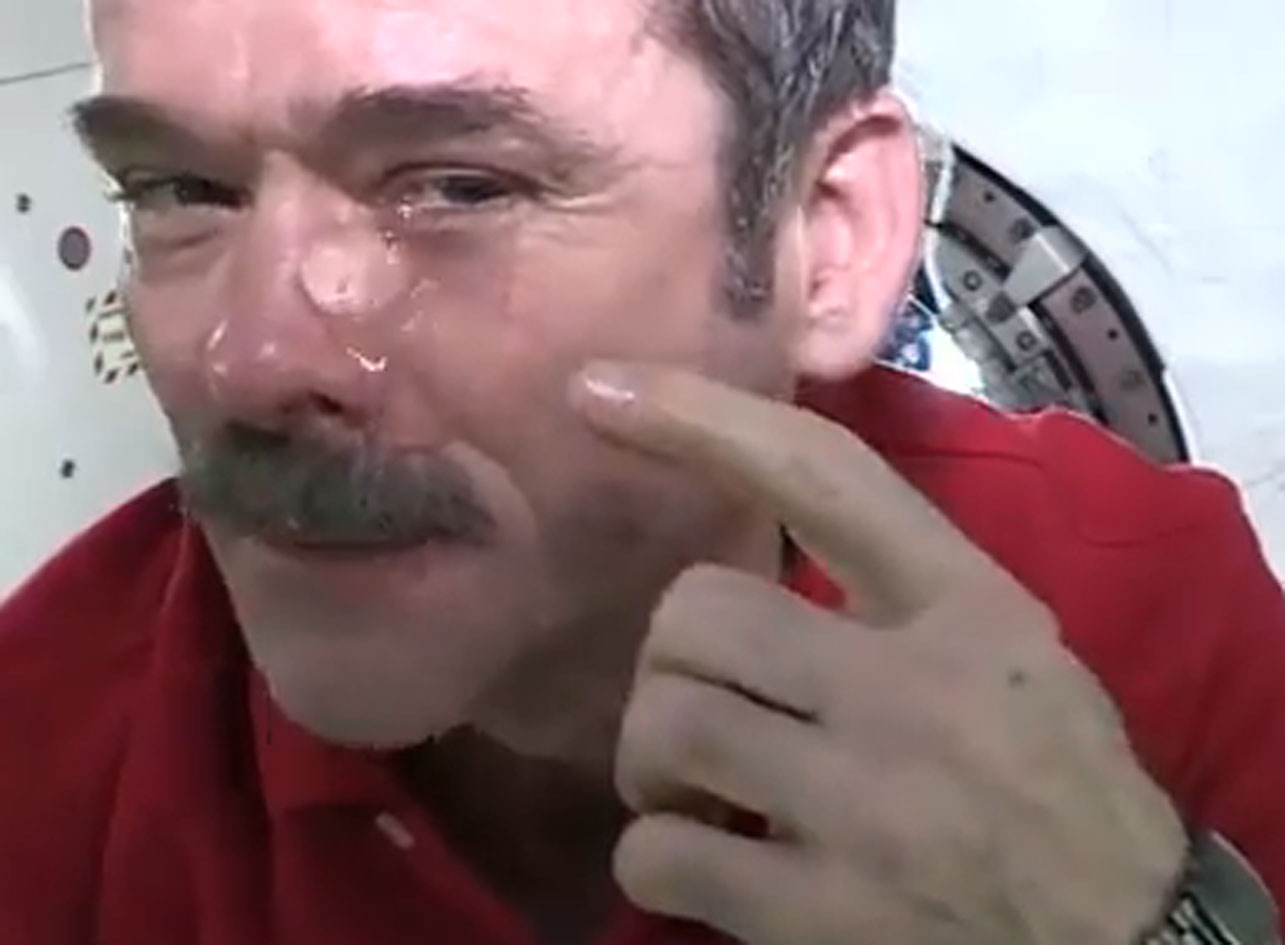 Astronauts don't cry: Chris Hadfield shows tears in space - CBS News