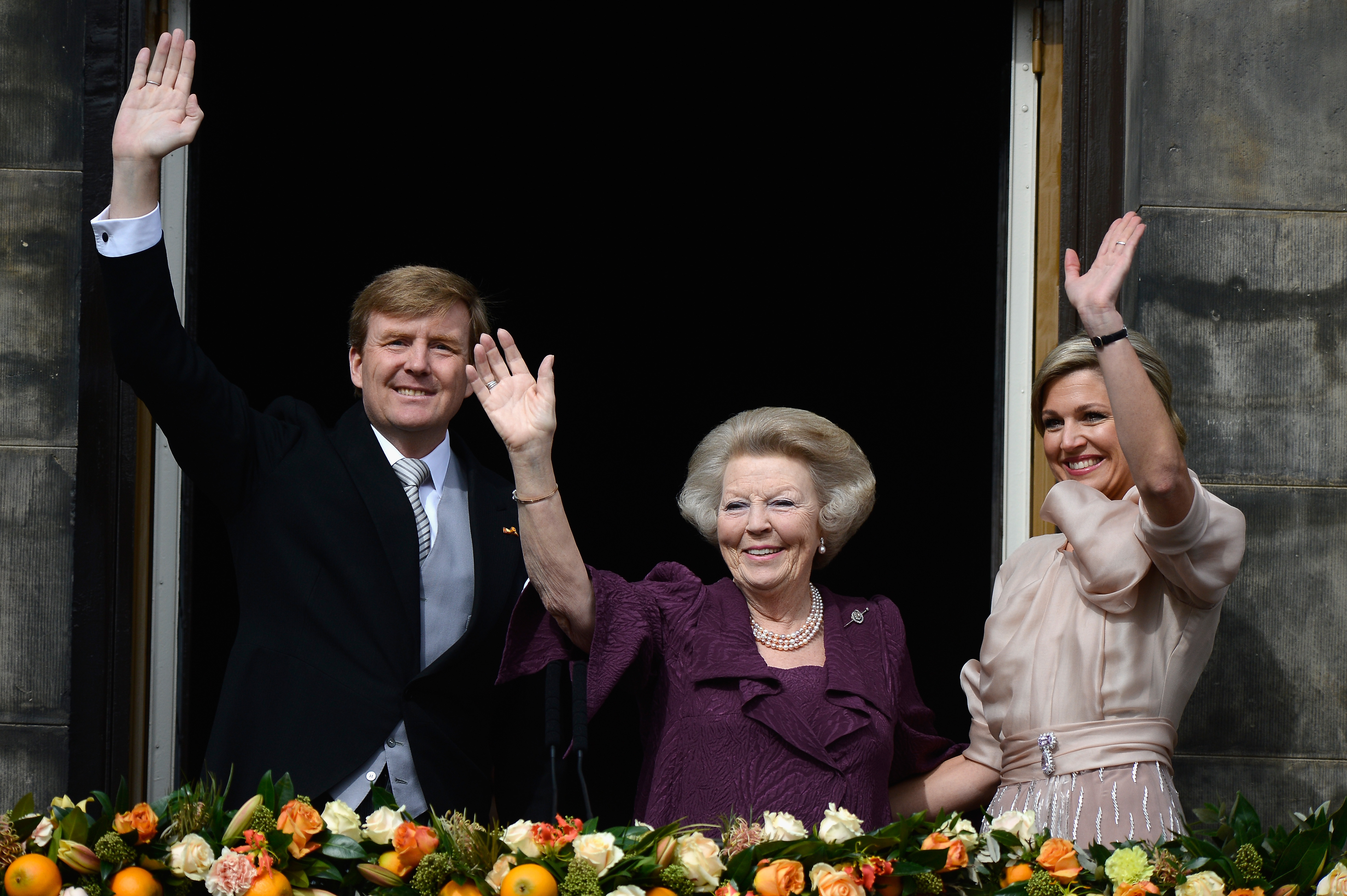 Dutch Queen Beatrix abdicates, making son Willem-Alexander the ...