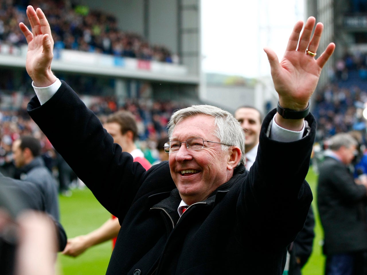 Manchester United coach Alex Ferguson retiring at end of
