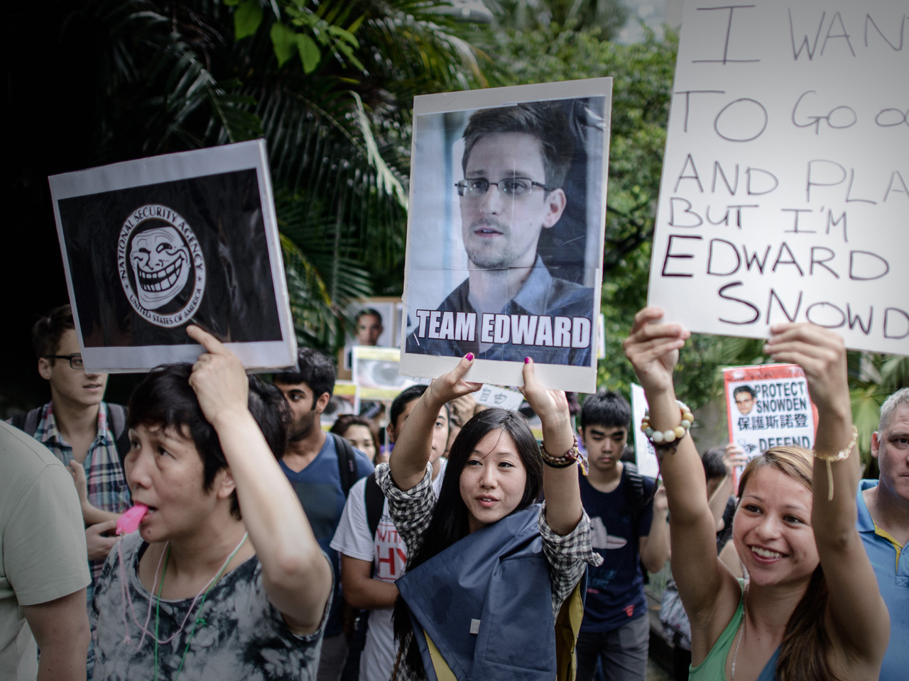 Hong Kong: Edward Snowden's welcoming refuge - CBS News