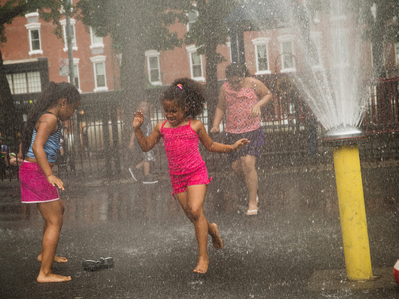 How to stay cool during a sweltering heat wave - CBS News