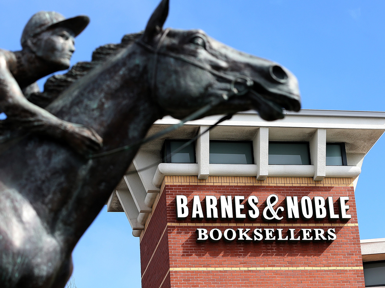 Barnes Noble Ceo William Lynch Resigns Cbs News