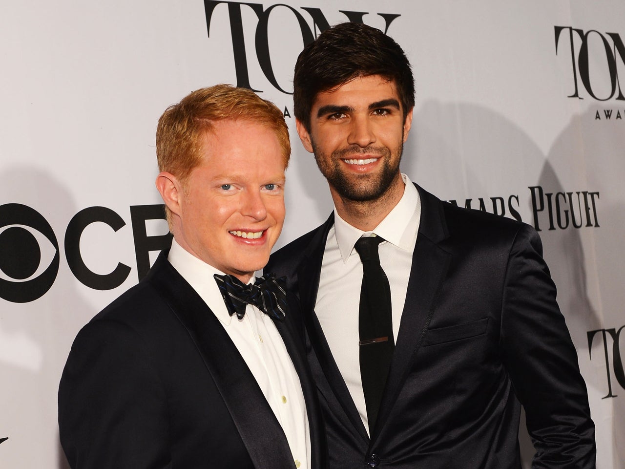 Jesse Tyler Ferguson Marries Justin Mikita CBS News jesse-tyler-ferguson-marries-justin-mikita-cbs-news