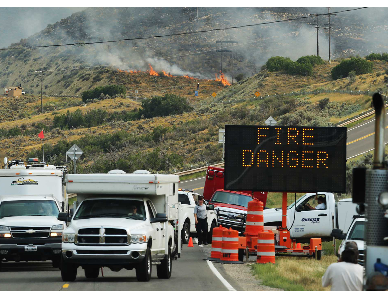 Utah wildfire destroys some homes, threatens hundreds CBS News