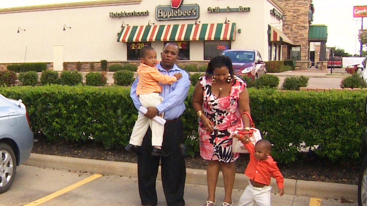 texas-family-kicked-out-of-family-friendly-applebee-s-cbs-news