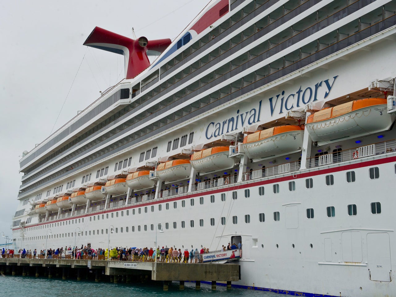 6 Year Old Boy S Death In Carnival Cruise Pool Latest Blow For Cruise Industry Cbs News