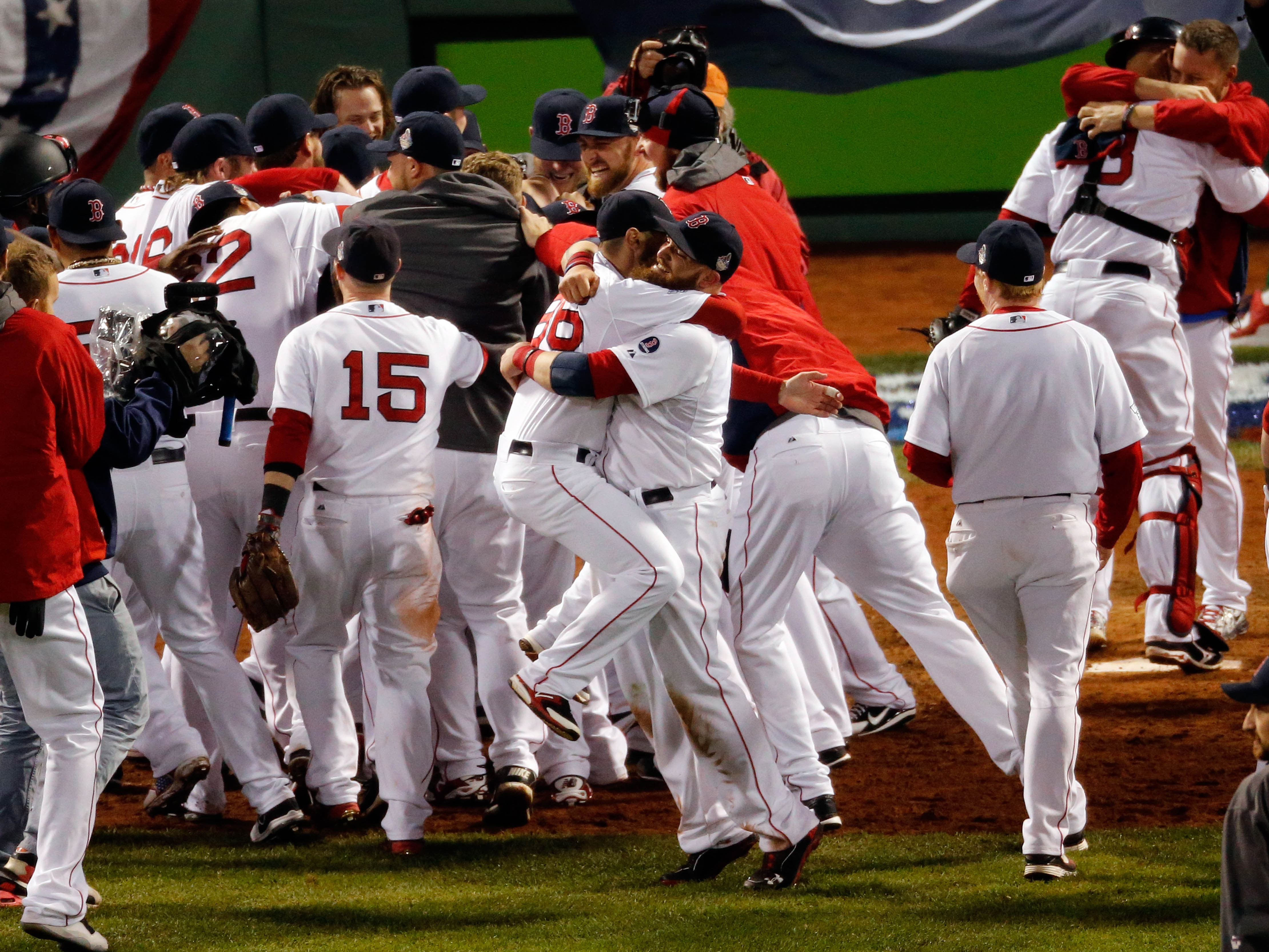 Boston Strong: Red Sox top Cards 6-1 to win World Series - CBS News