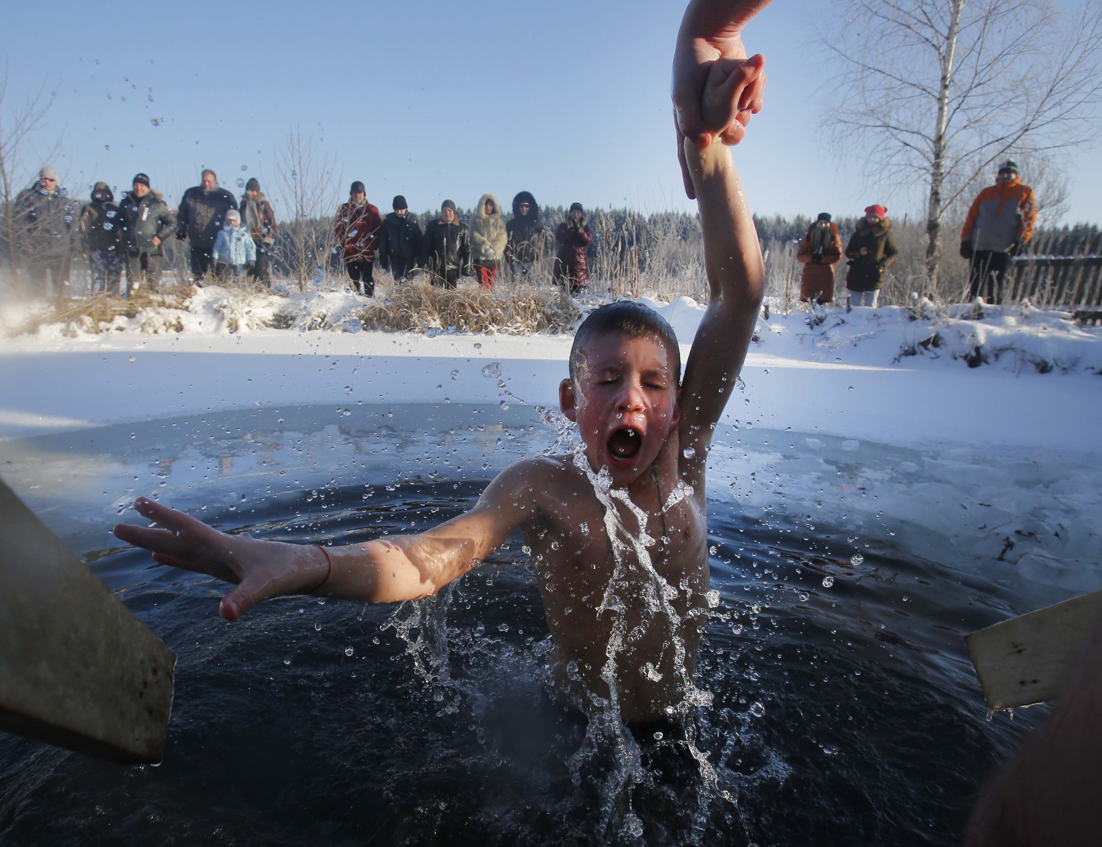 1,200 make icy splash in Lake George | The Daily Gazette