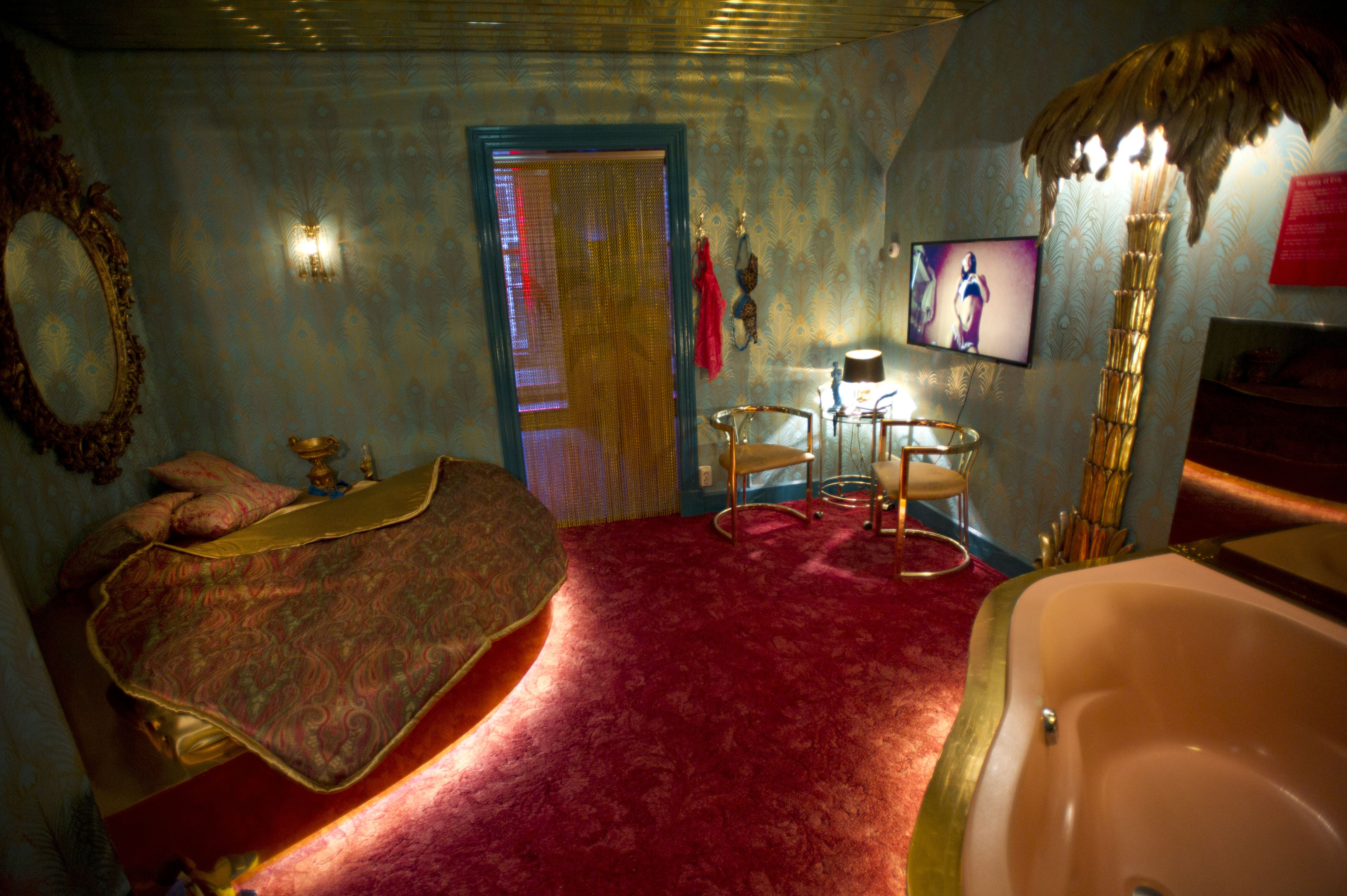 Amsterdam - Amsterdam's prostitution museum - Pictures - CBS News