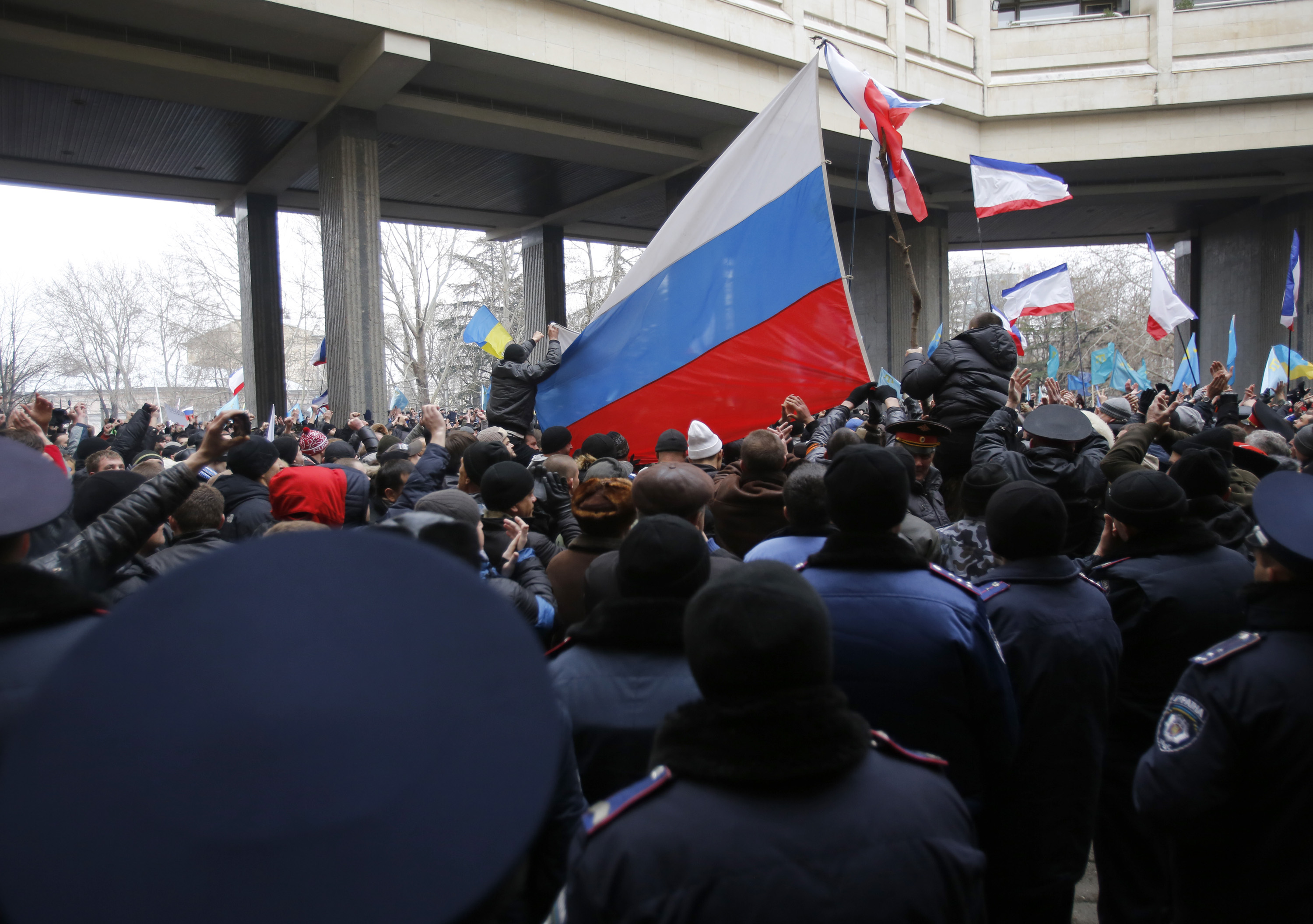 Пророссийские активисты. Протесты в Крыму 2014. Акции протеста в Крыму 2014. Пророссийские взгляды.