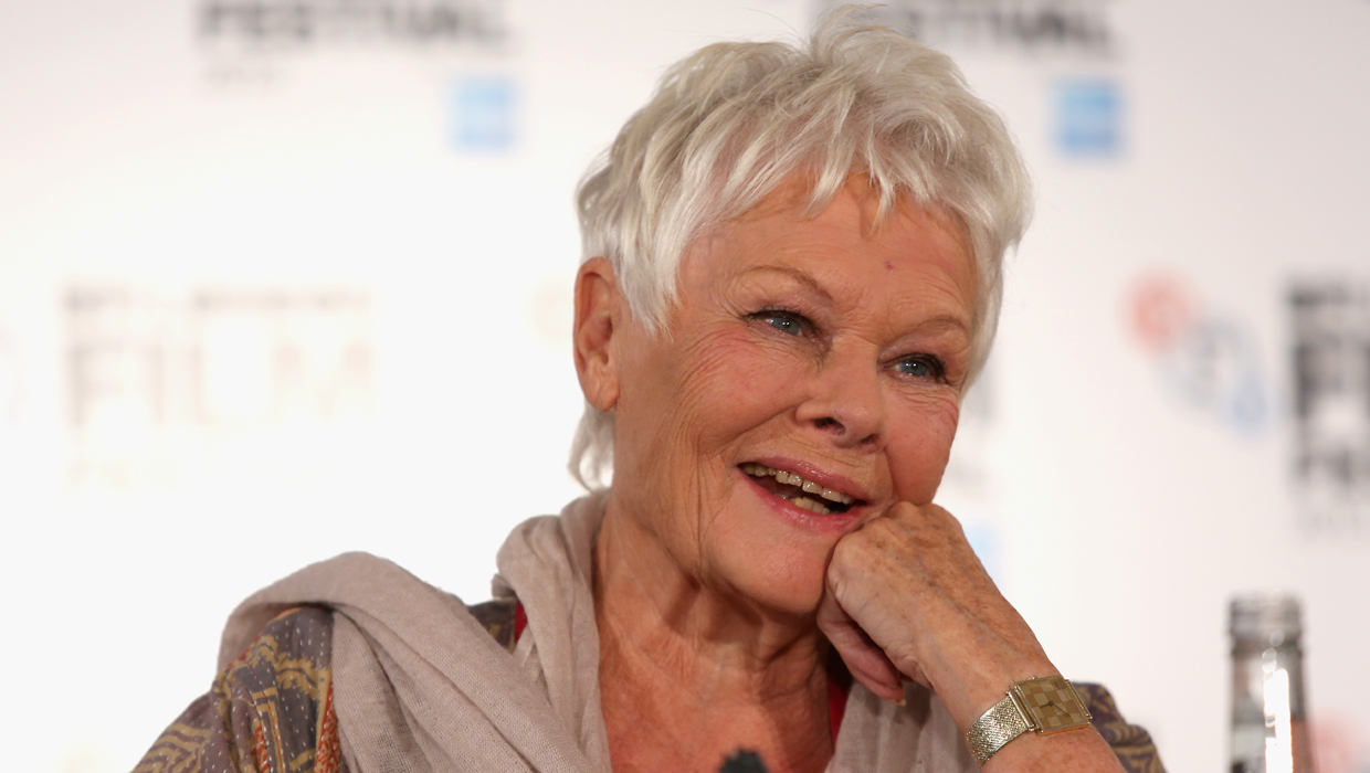 Judi Dench Gets A Carpe Diem Wrist Tattoo For Her 81st Birthday Cbs News 