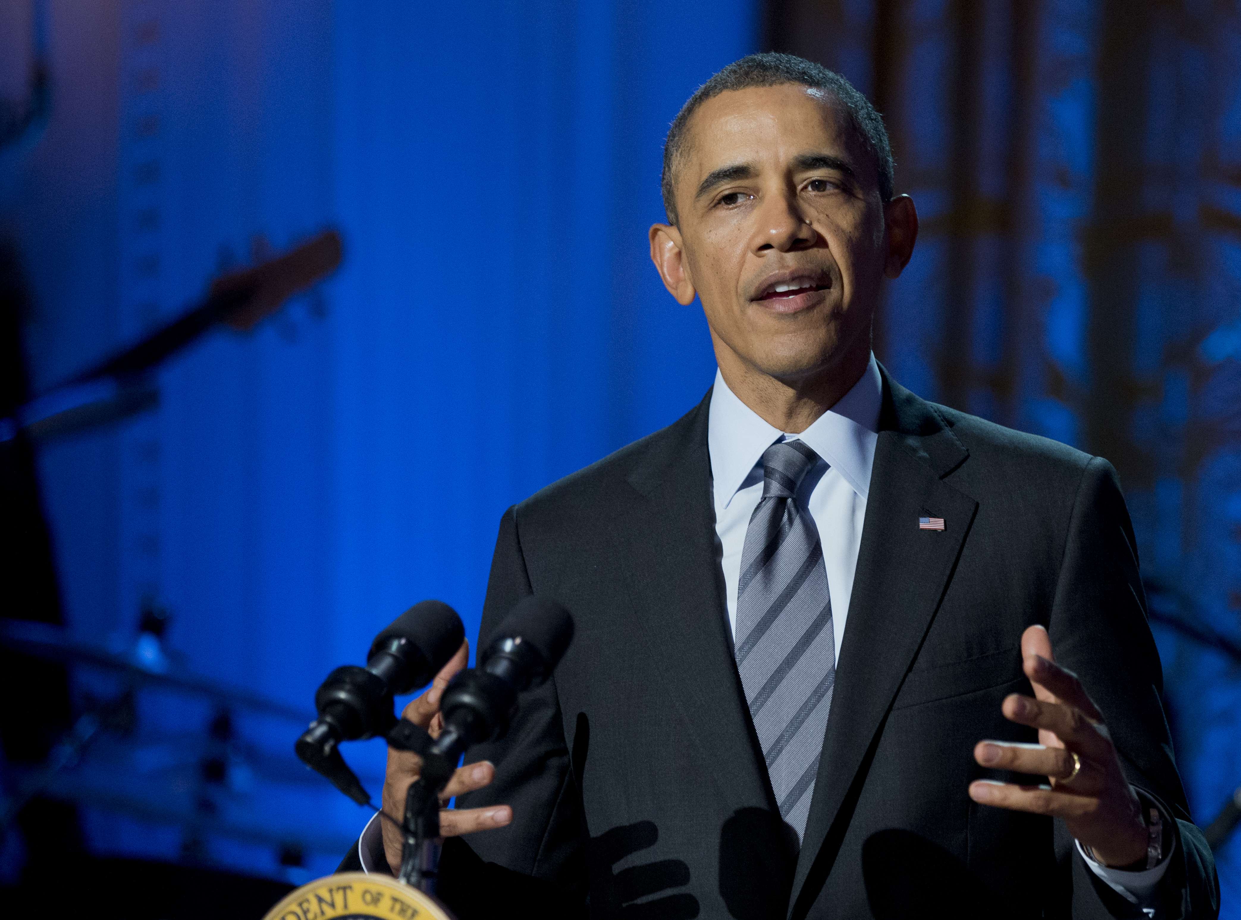 Obama Botches Spelling Of Respect While Lauding Aretha Franklin Cbs News - barack obama sings roblox id