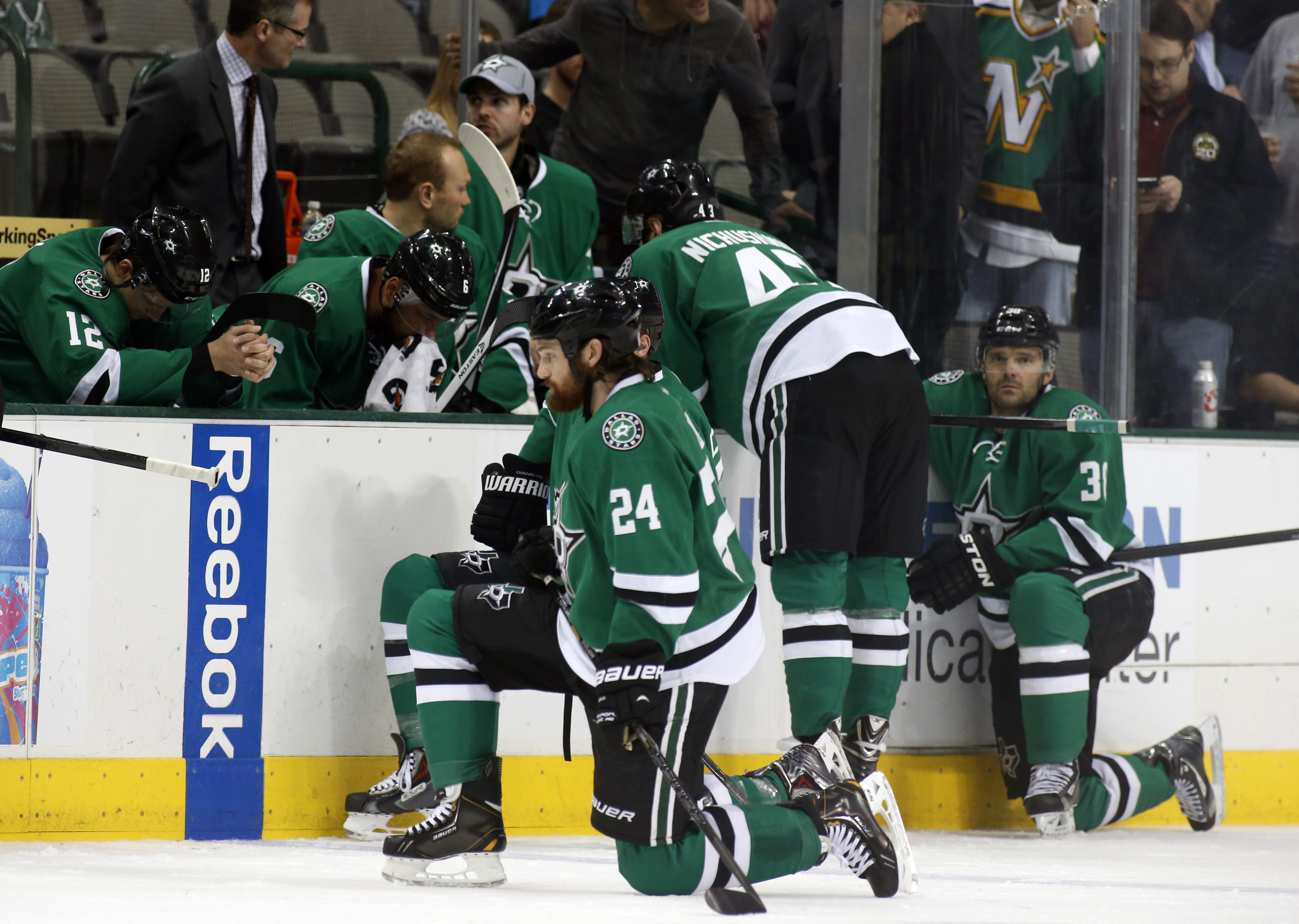Scary Scene At Nhl Game As Dallas Stars Rich Peverley Collapses On Bench From Cardiac Event Cbs News
