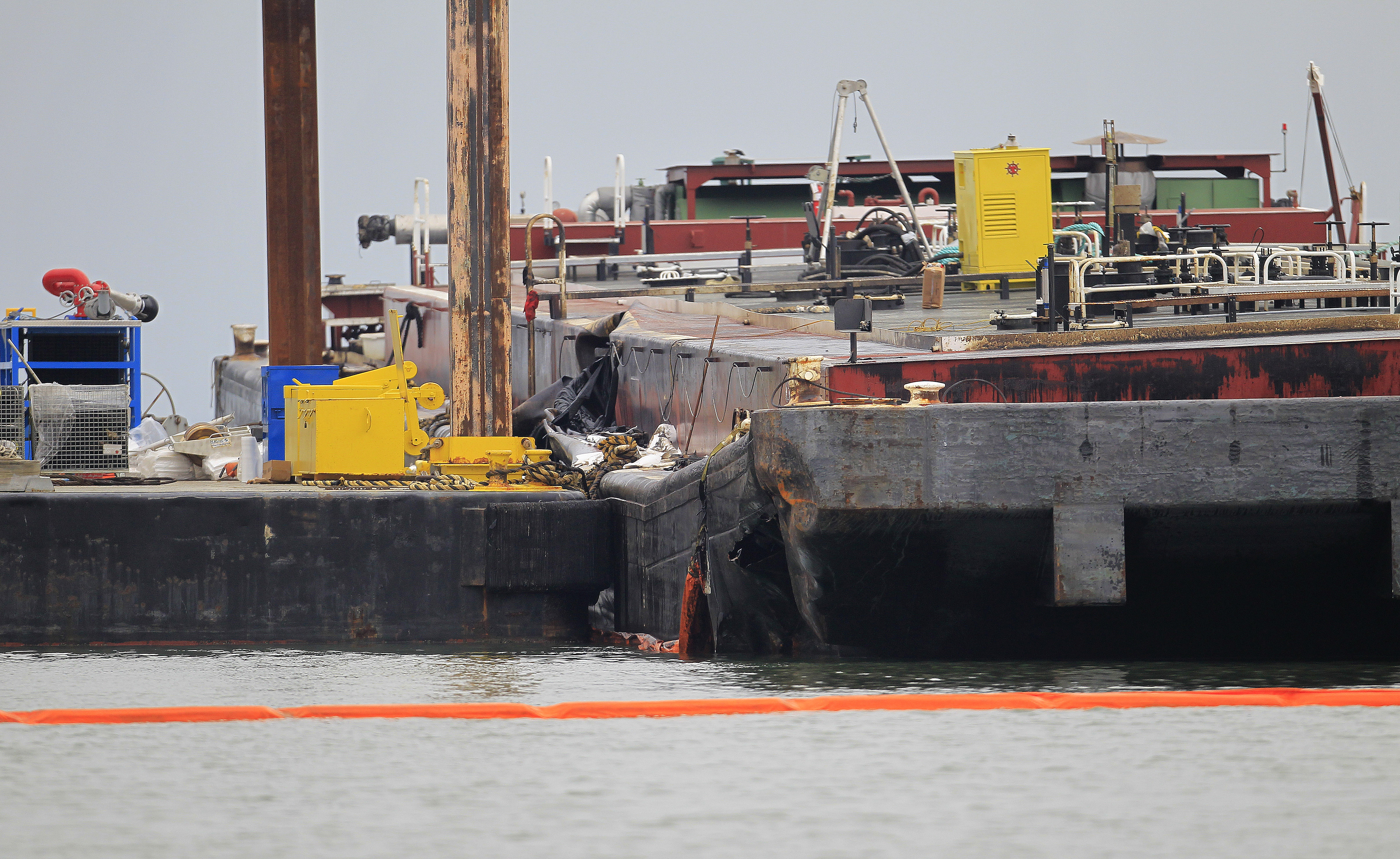 Texas oil spill Cleanup effort continues; more than 80 ships still