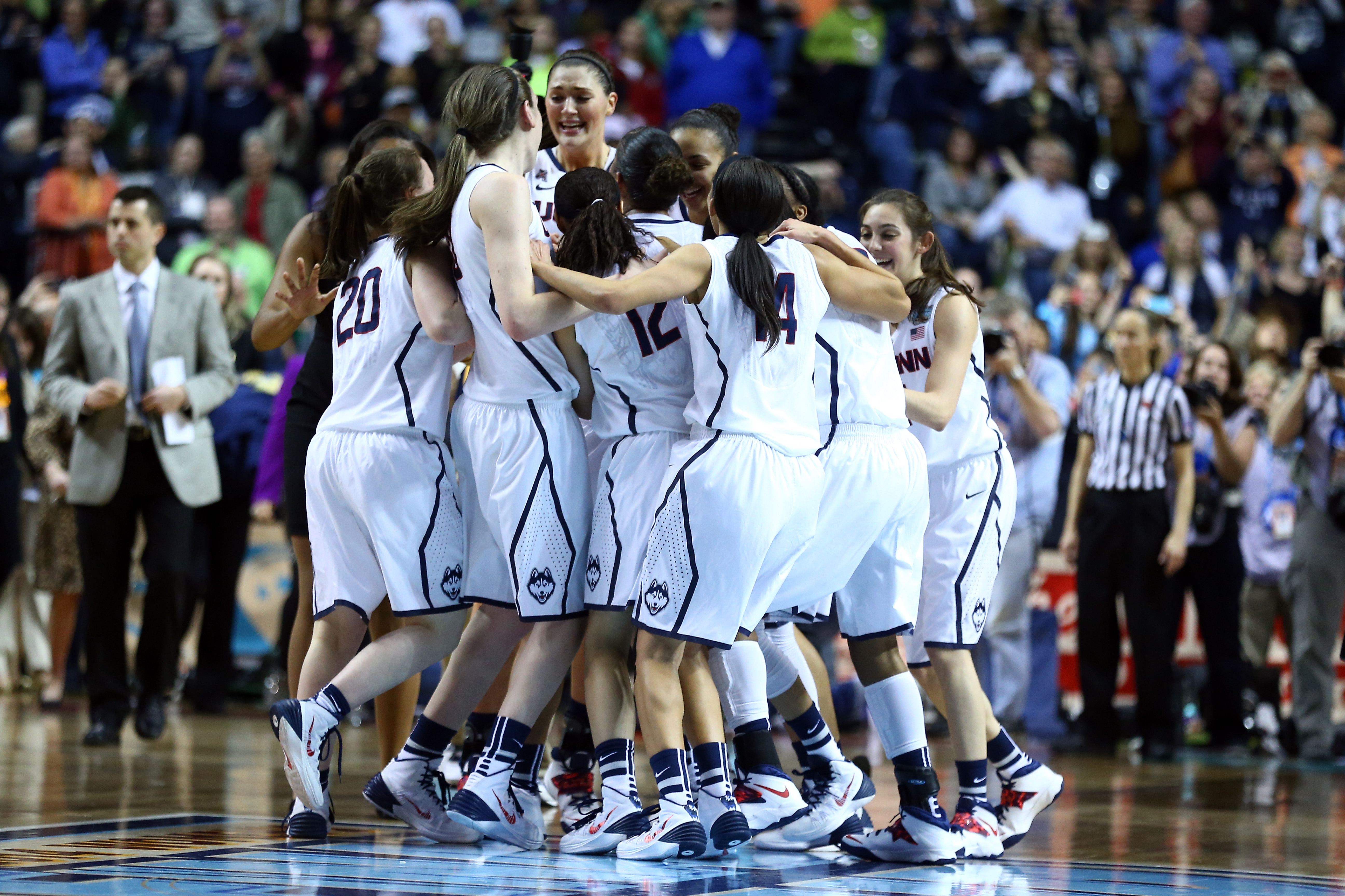UConn women win college basketball title, make history CBS News
