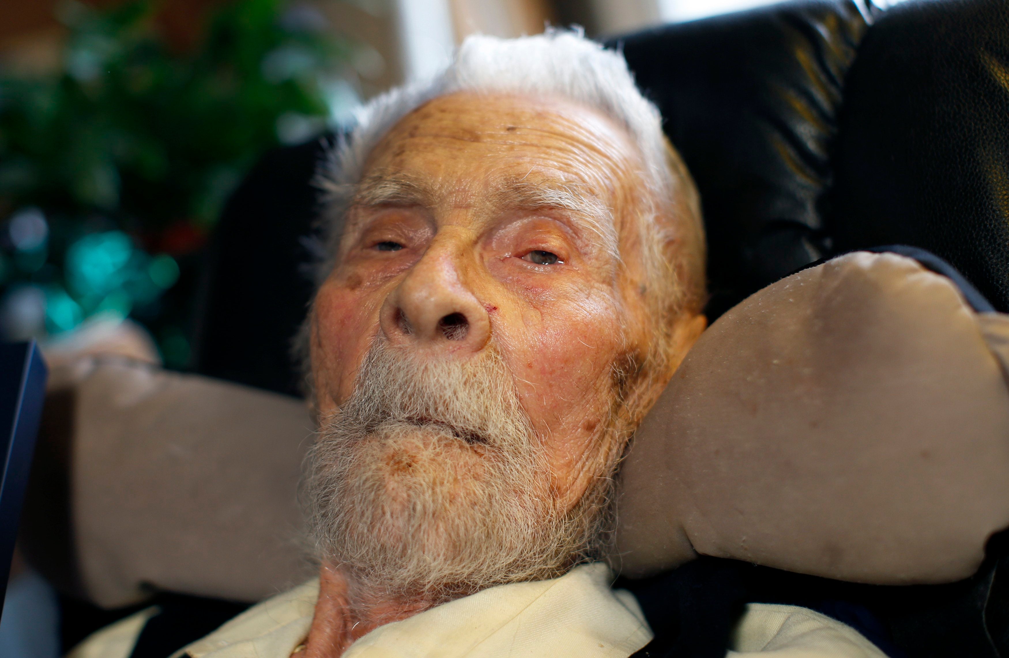 Alexander Imich World s Oldest Man Dies In NYC At Age 111 CBS News